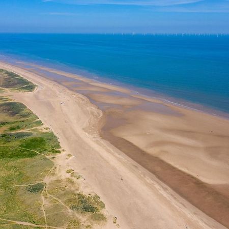 Lovely Caravan With Decking At Coral Beach Park In Lincolnshire Ref 77001C Hotel อินโกลด์เมลส์ ภายนอก รูปภาพ
