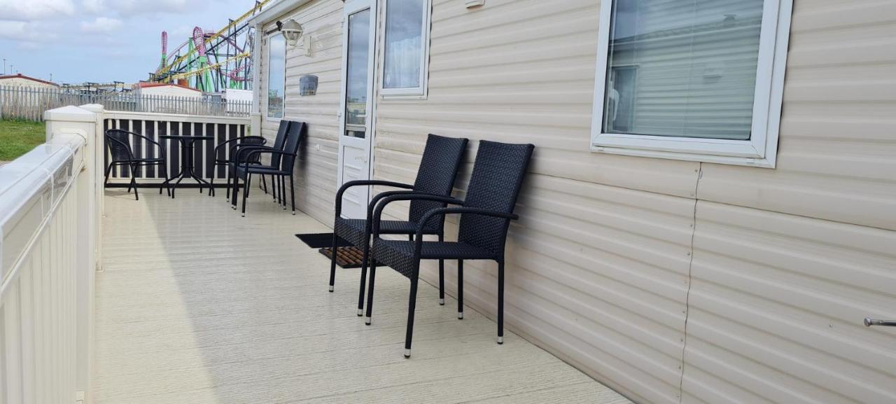Lovely Caravan With Decking At Coral Beach Park In Lincolnshire Ref 77001C Hotel อินโกลด์เมลส์ ภายนอก รูปภาพ