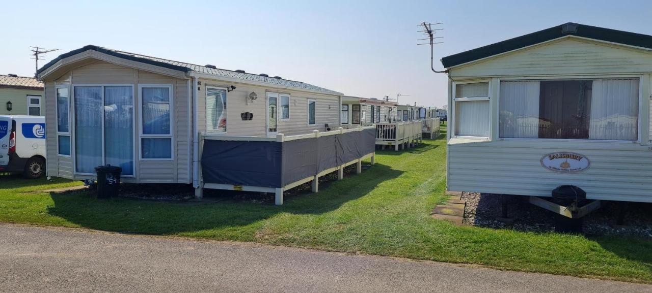Lovely Caravan With Decking At Coral Beach Park In Lincolnshire Ref 77001C Hotel อินโกลด์เมลส์ ภายนอก รูปภาพ
